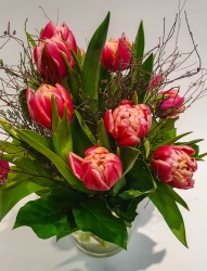 Tulpen Strauss mit 12 Tulpen und Grün